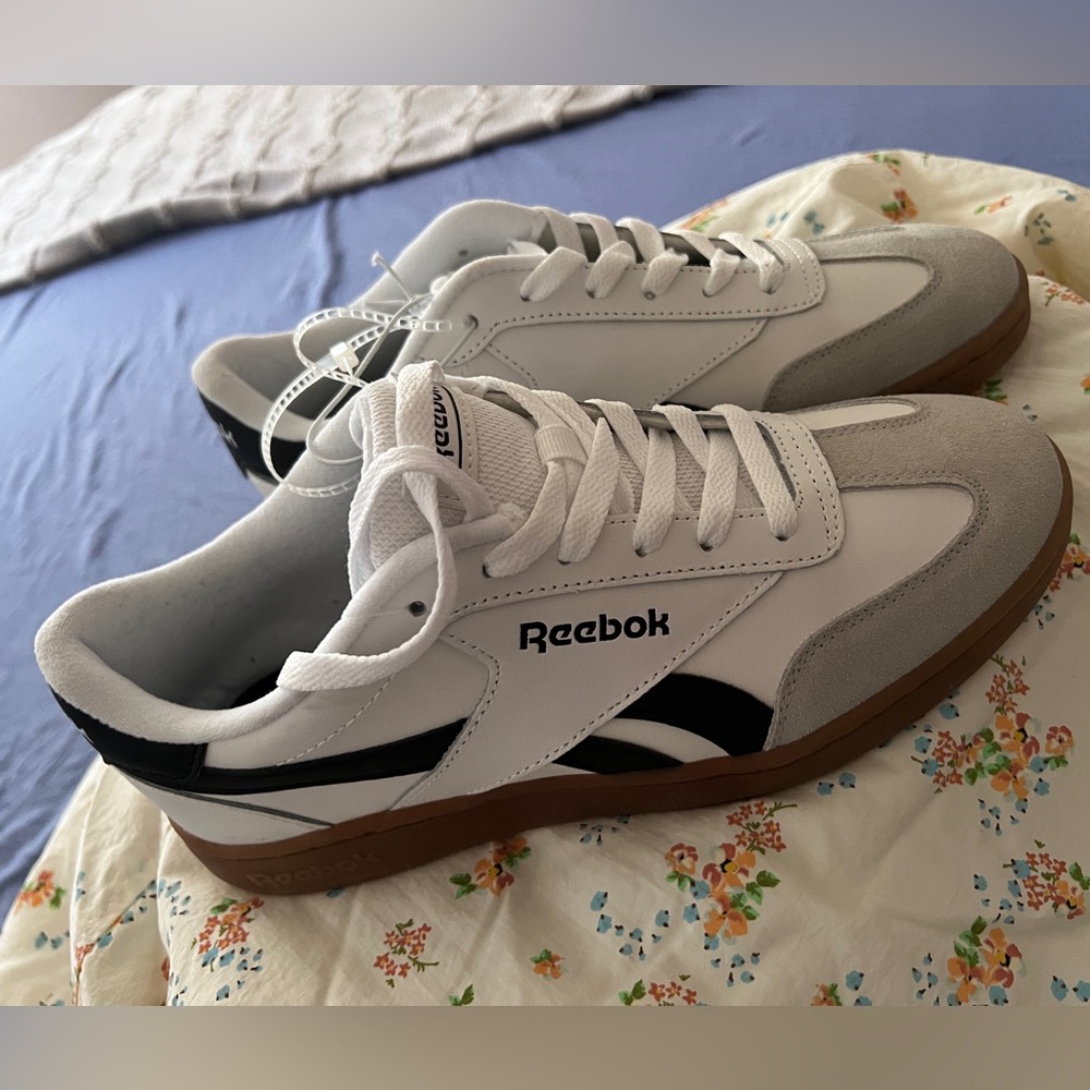 Reebok similar to Sambas from Adidas